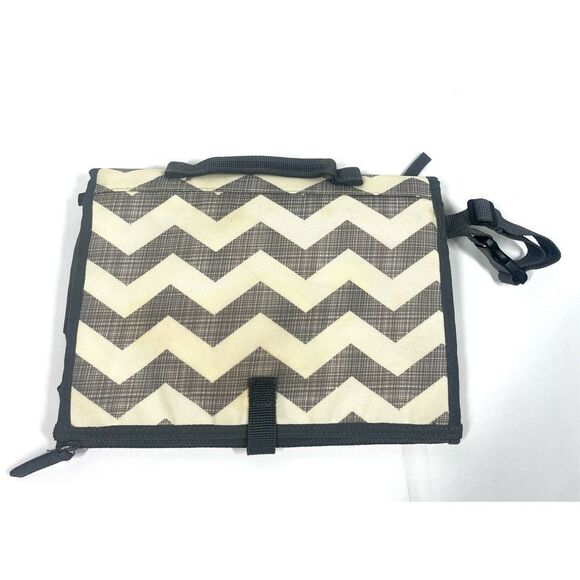 Skip Hop Pronto Portable Baby Changing Pad Chevron Stripe Gray Ivory - Picture 2 of 7